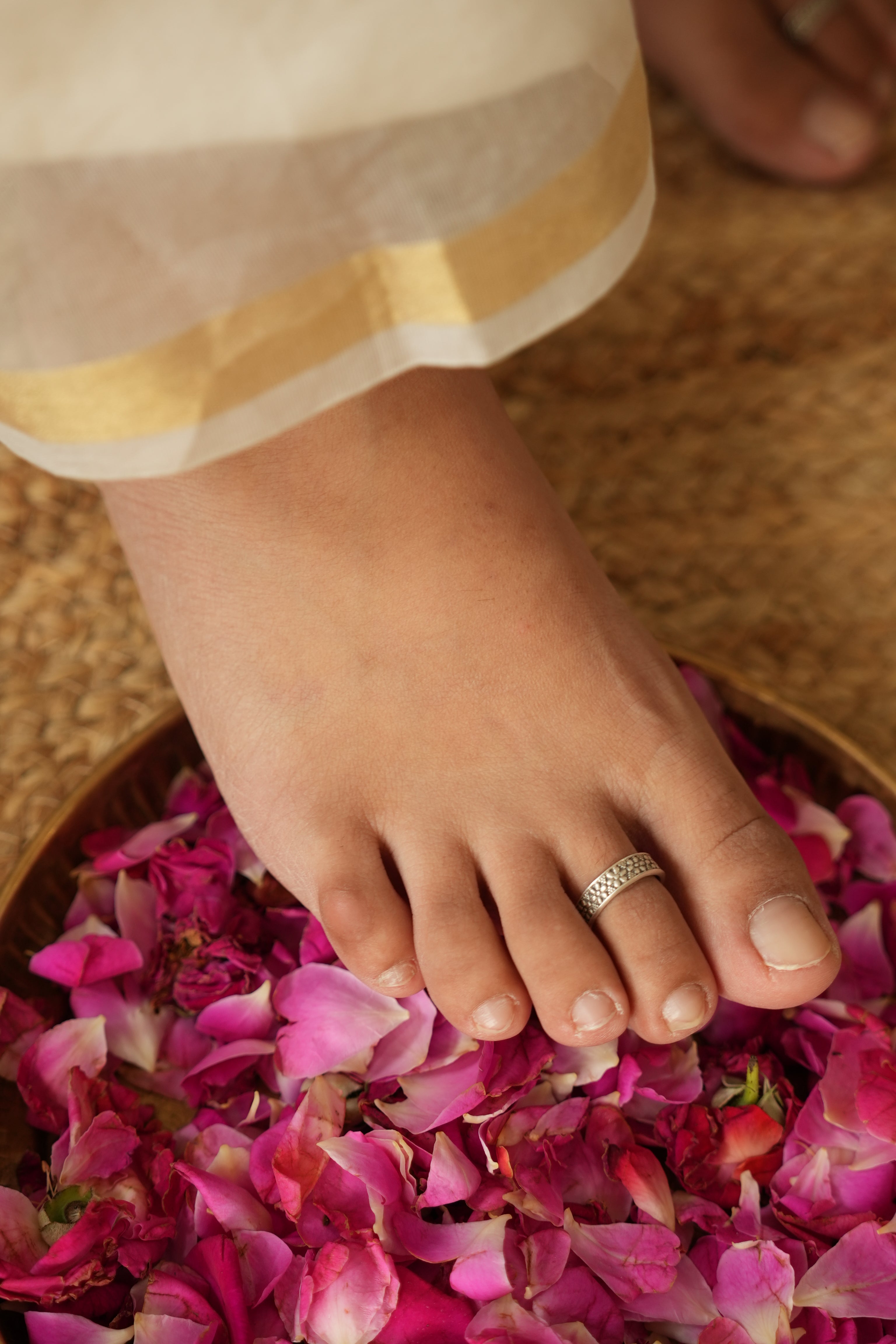 Elegant Band-Style Oxidised Silver Toe Ring